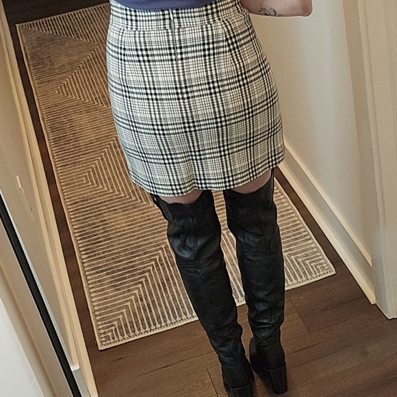 Theory Plaid Mini Skirt - SIZE 0 - Picture 3 of 13